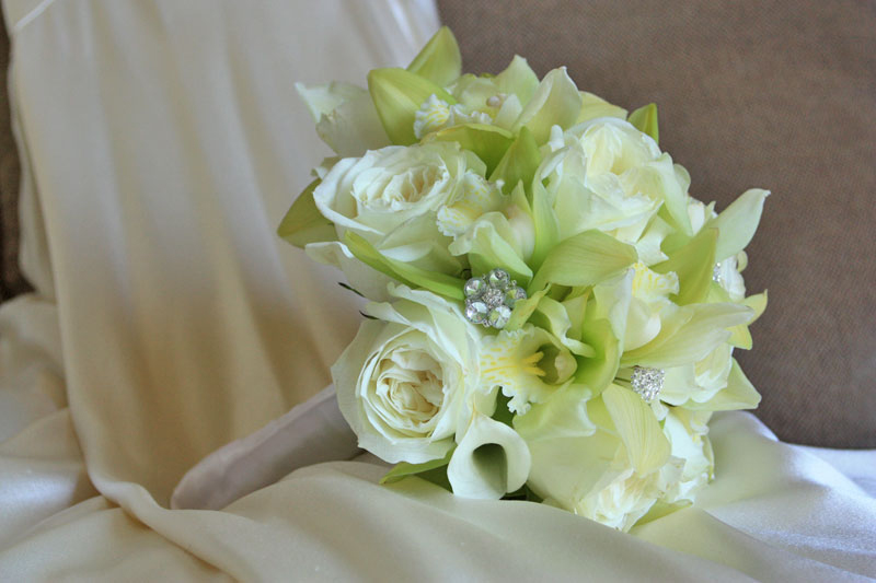 green_cymbidium_white-bouquet1