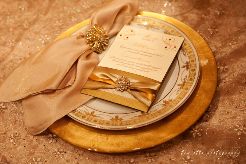 gold-charger-plates-with-rhinestone-brooch-napkin-ring1